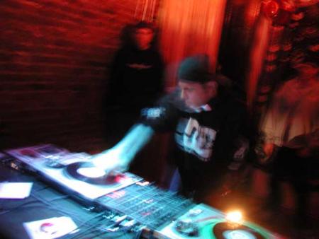 DJ